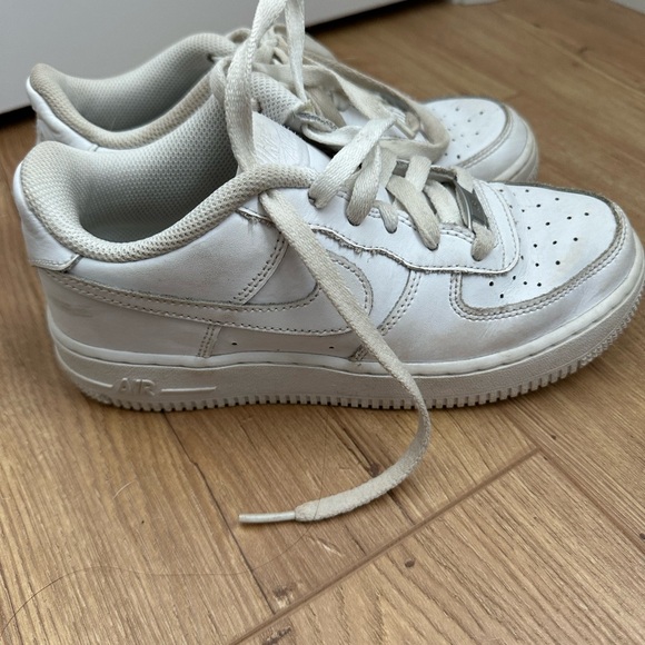 Nike air forces size 4 - Picture 2 of 3